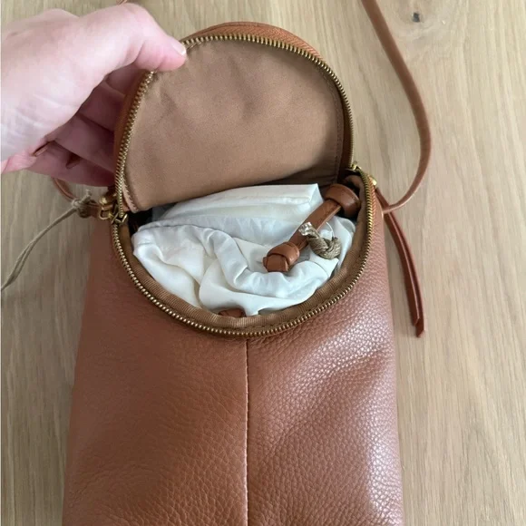 HOBO crossbody bag small leather tan - Picture 4 of 6